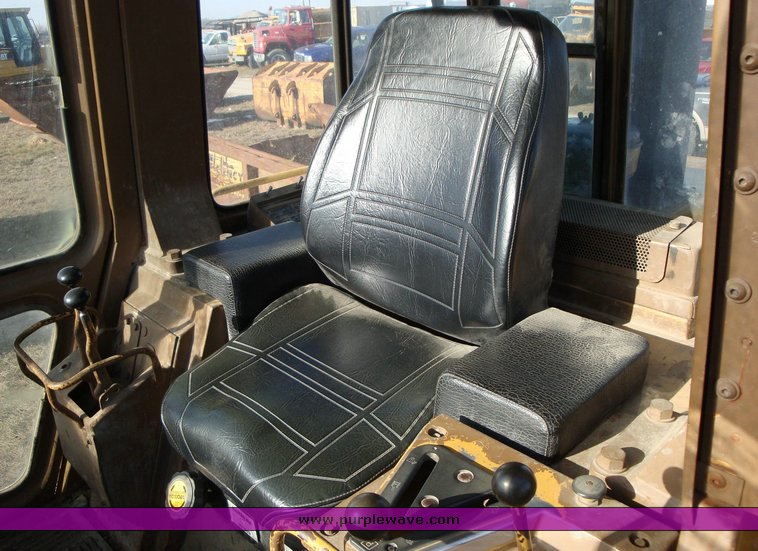 image for item 1204 1986 Caterpillar 953 track loader