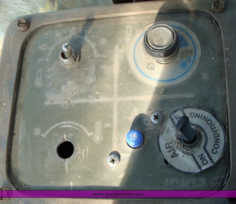 image for item 1204 1986 Caterpillar 953 track loader