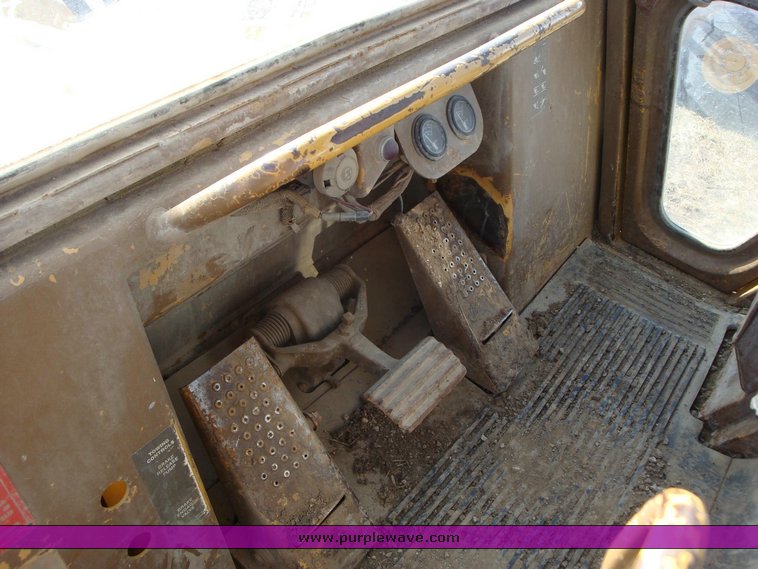 image for item 1204 1986 Caterpillar 953 track loader