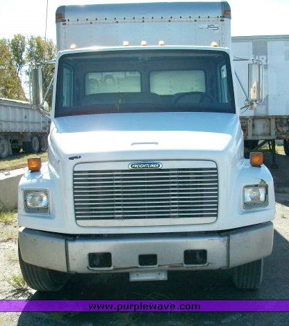 image for item 1501 1999 Freightliner Medium Conventional FL70 box truck
