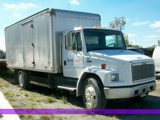 image for item 1501 1999 Freightliner Medium Conventional FL70 box truck