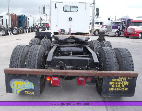 image for item 1503 1999 Freightliner Conventional FLD120 semi truck