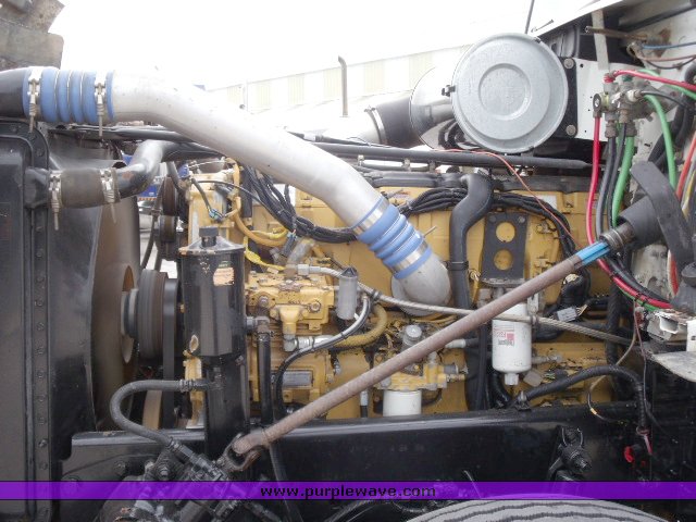 image for item 1503 1999 Freightliner Conventional FLD120 semi truck