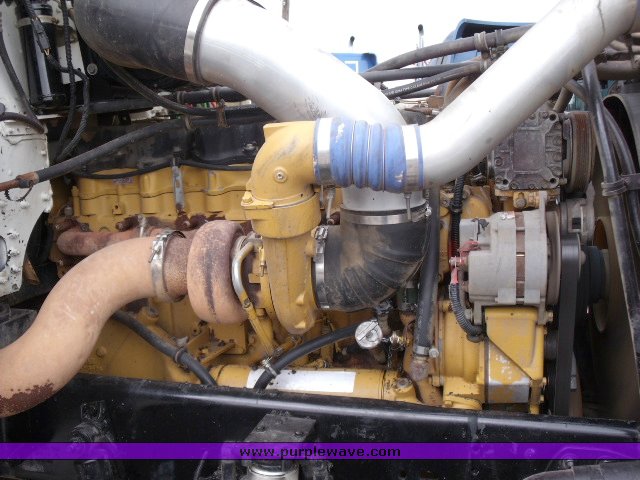 image for item 1503 1999 Freightliner Conventional FLD120 semi truck