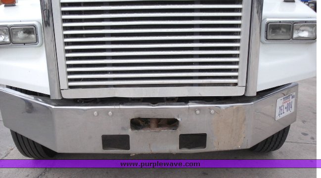 image for item 1503 1999 Freightliner Conventional FLD120 semi truck