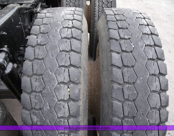 image for item 1503 1999 Freightliner Conventional FLD120 semi truck