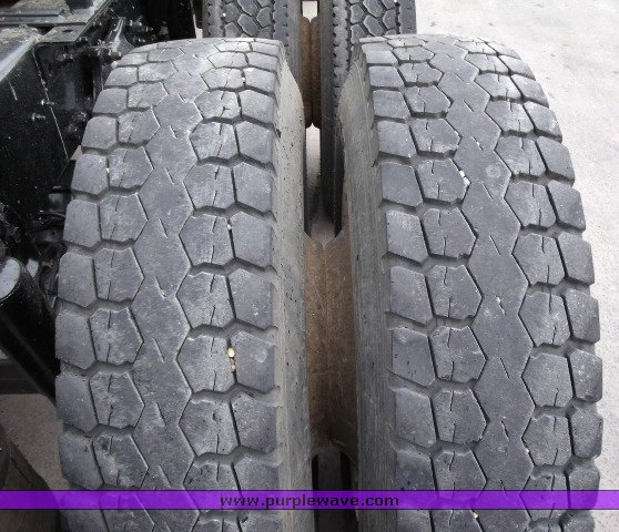 image for item 1503 1999 Freightliner Conventional FLD120 semi truck