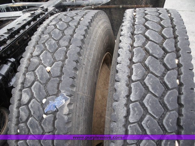 image for item 1503 1999 Freightliner Conventional FLD120 semi truck