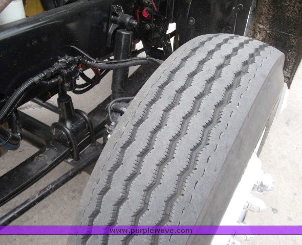 image for item 1503 1999 Freightliner Conventional FLD120 semi truck