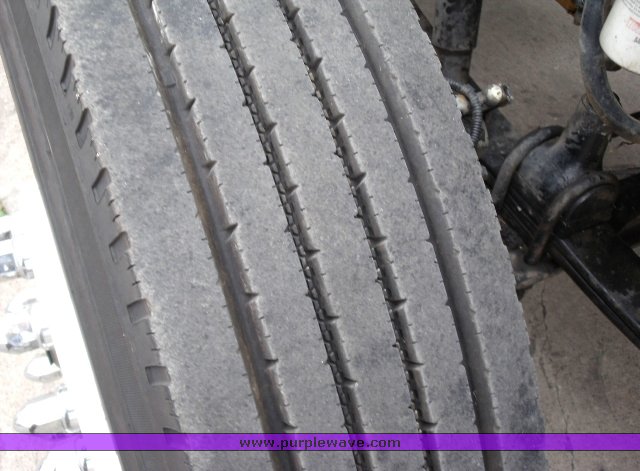 image for item 1503 1999 Freightliner Conventional FLD120 semi truck