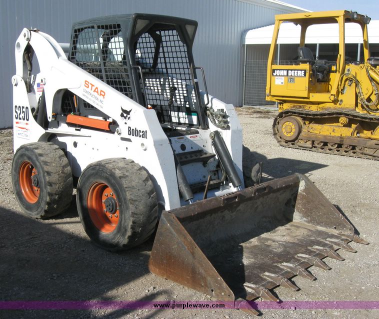 image for item 3170 2002 Bobcat S250 skid steer
