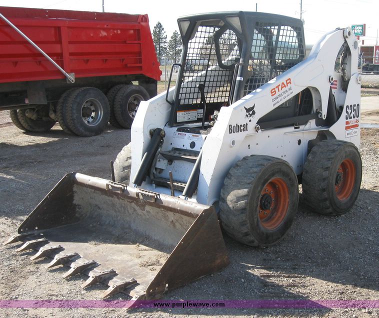 image for item 3170 2002 Bobcat S250 skid steer