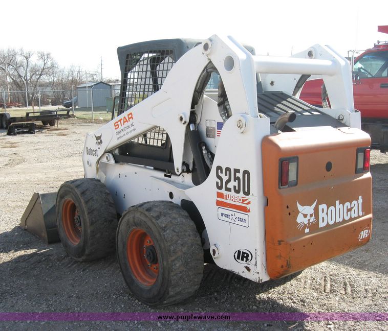 image for item 3170 2002 Bobcat S250 skid steer