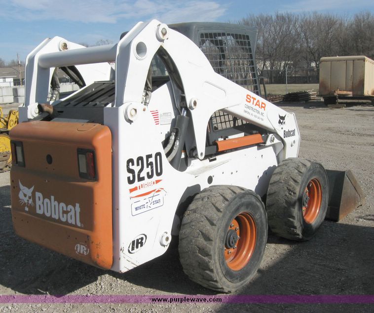 image for item 3170 2002 Bobcat S250 skid steer