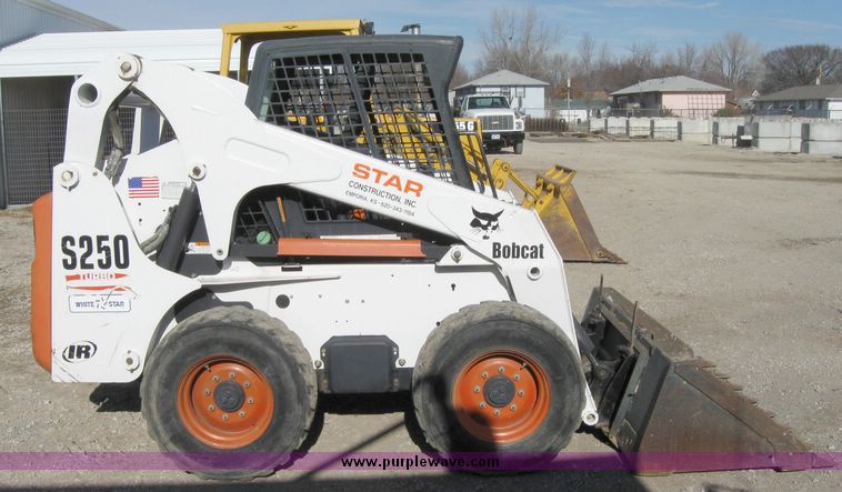 image for item 3170 2002 Bobcat S250 skid steer