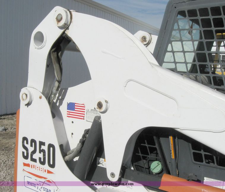 image for item 3170 2002 Bobcat S250 skid steer