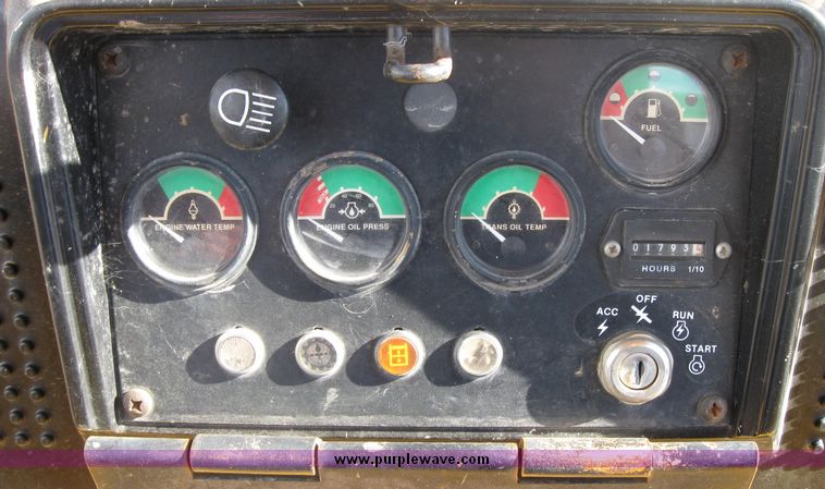 image for item 3171 1998 John Deere 455G Series IV track loader