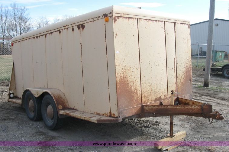 image for item 3172 1978 14' metal enclosed trailer