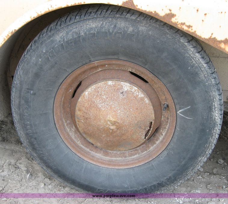 image for item 3172 1978 14' metal enclosed trailer