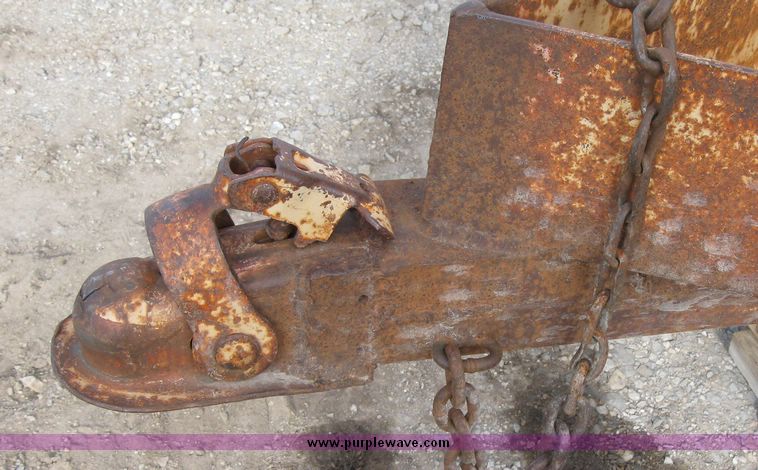 image for item 3172 1978 14' metal enclosed trailer