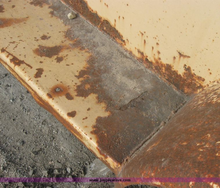 image for item 3172 1978 14' metal enclosed trailer