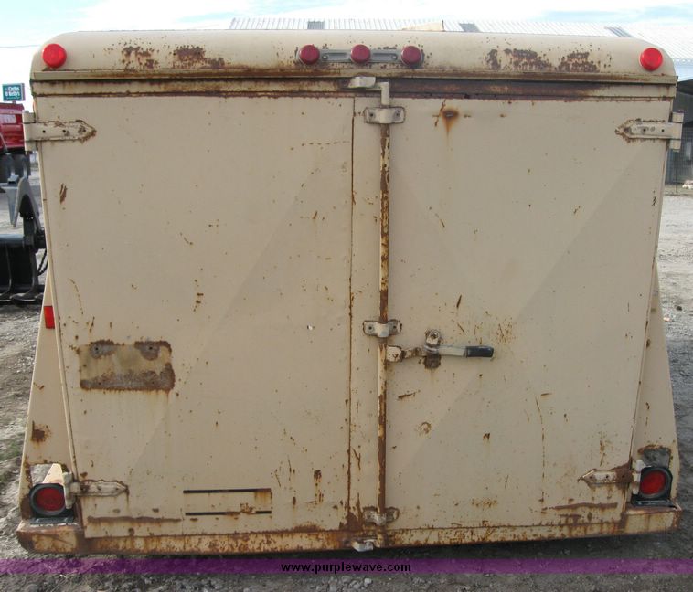image for item 3172 1978 14' metal enclosed trailer