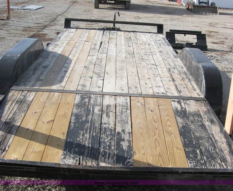 image for item 3256 1999 16' tandem axle trailer