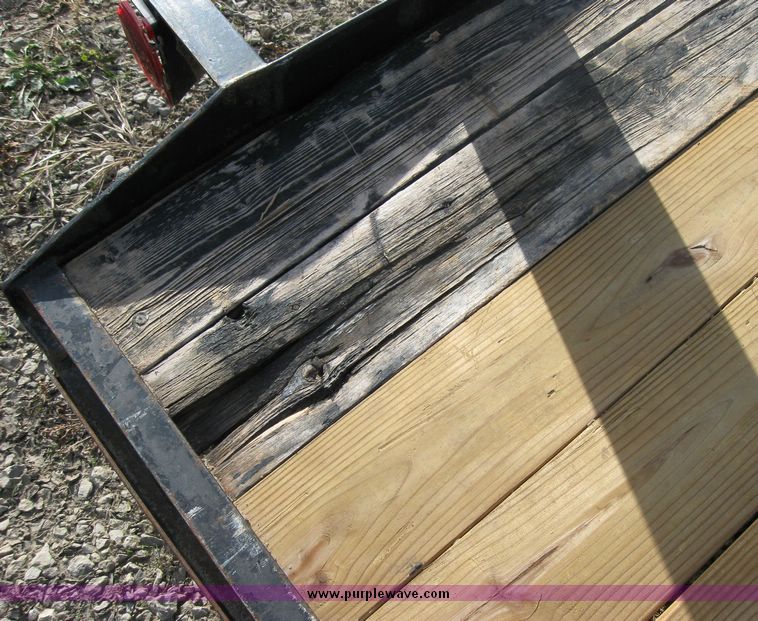 image for item 3256 1999 16' tandem axle trailer