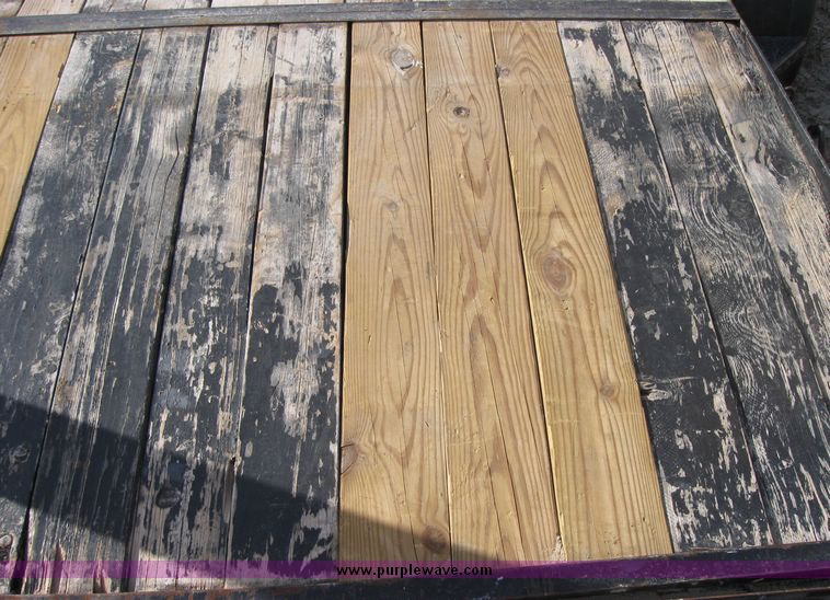 image for item 3256 1999 16' tandem axle trailer