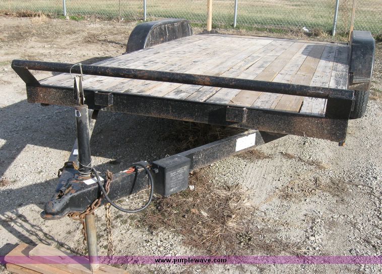image for item 3256 1999 16' tandem axle trailer