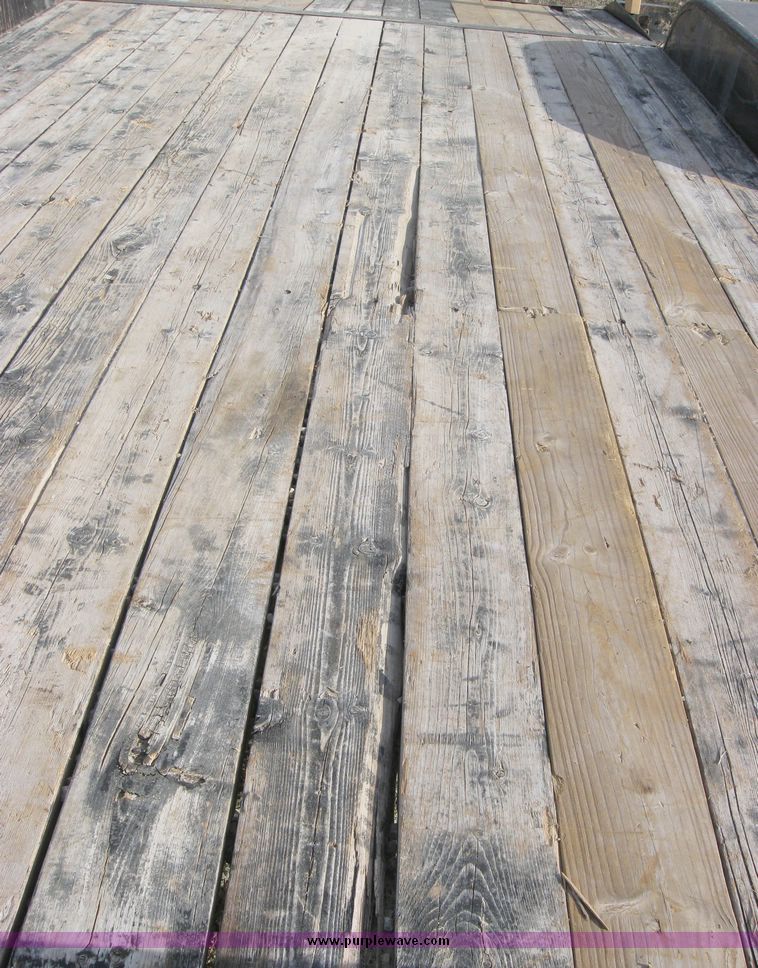 image for item 3256 1999 16' tandem axle trailer