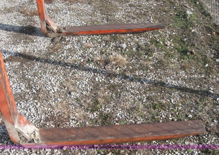 image for item 3257 42" bucket forks