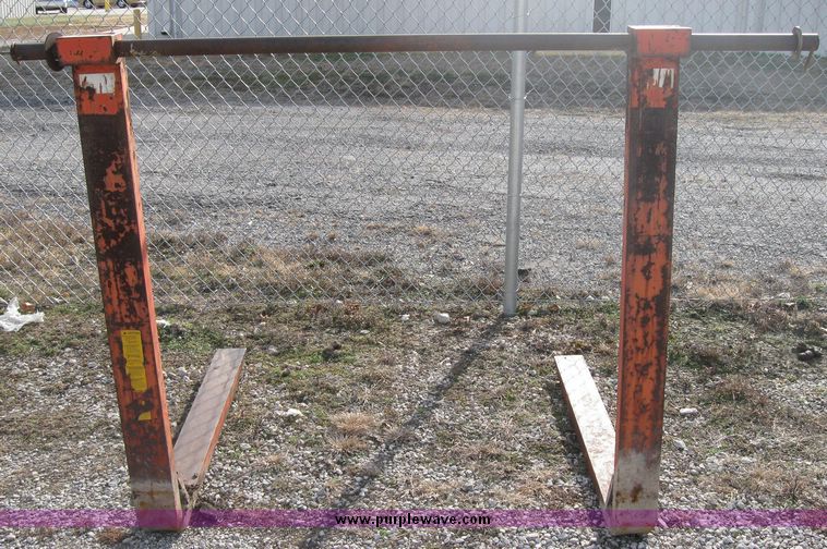 image for item 3257 42" bucket forks