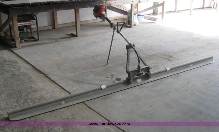 image for item 3258 Vibra Strike 12' screed