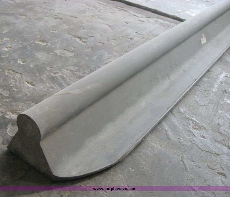 image for item 3258 Vibra Strike 12' screed