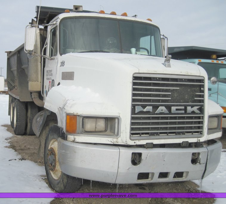 image for item 4458 1990 Mack CH613 dump truck