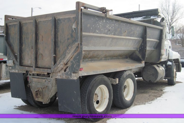 image for item 4458 1990 Mack CH613 dump truck
