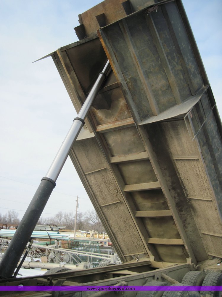 image for item 4458 1990 Mack CH613 dump truck