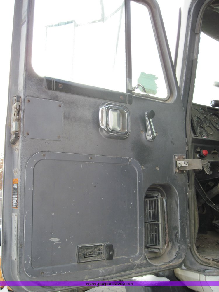 image for item 4458 1990 Mack CH613 dump truck