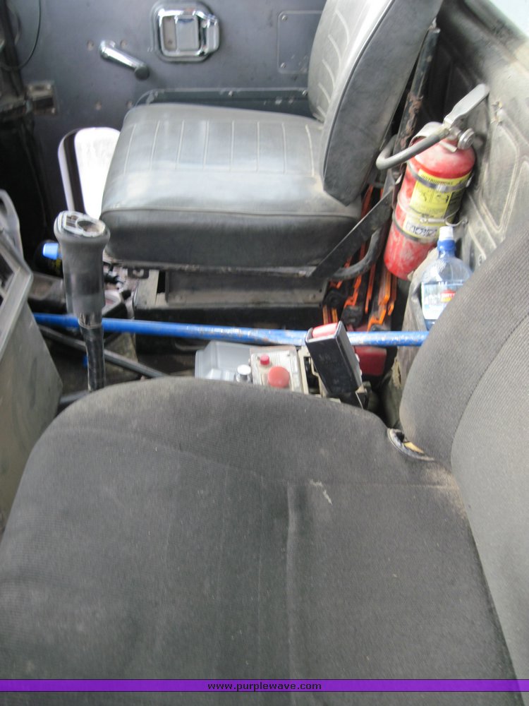 image for item 4458 1990 Mack CH613 dump truck