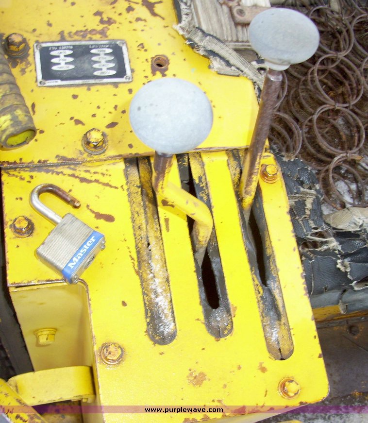 image for item 5053 1973 Traxcavator 941 loader