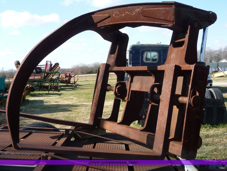 Balderson log forks in Cherryvale, KS Item 5089 sold Purple Wave