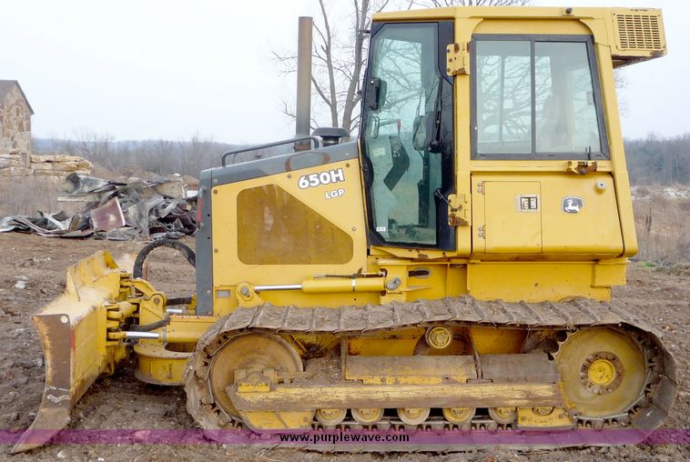 image for item 5140 2002 John Deere 650H  LGP dozer
