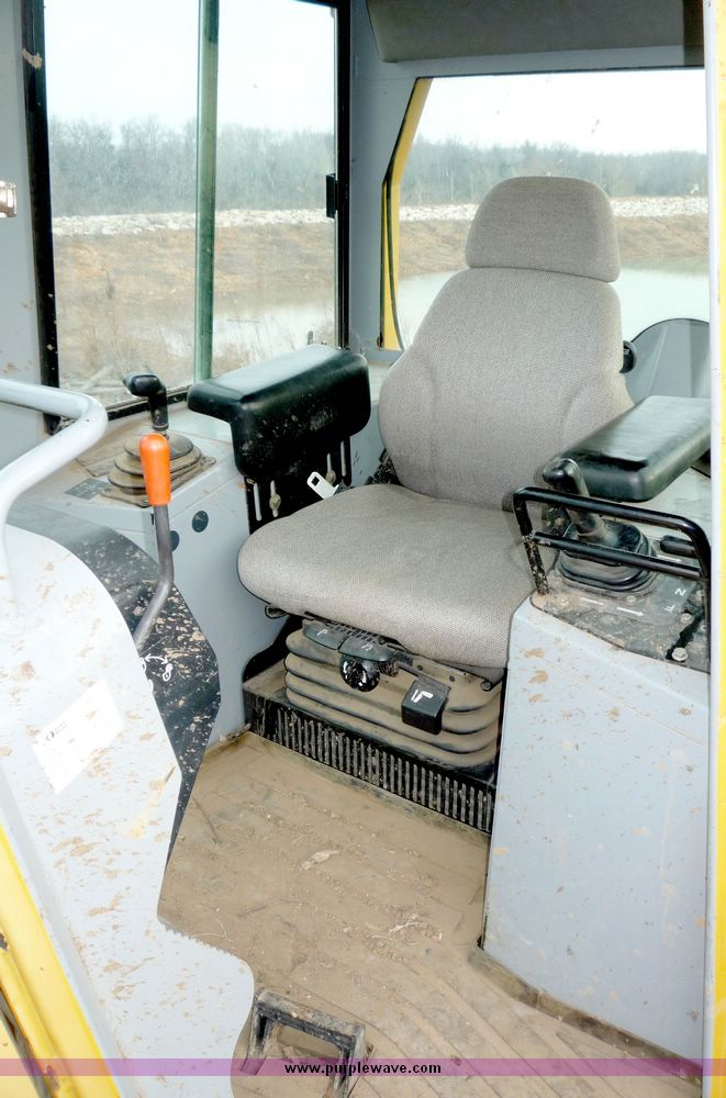 image for item 5140 2002 John Deere 650H  LGP dozer