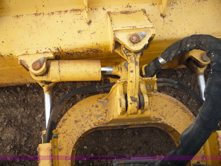 image for item 5140 2002 John Deere 650H  LGP dozer