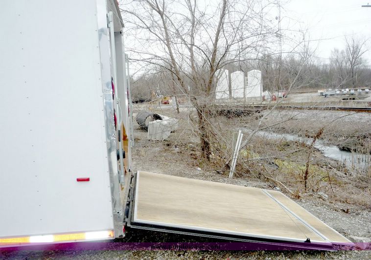 image for item 5142 2008 American Hauler 48' gooseneck aluminum trailer