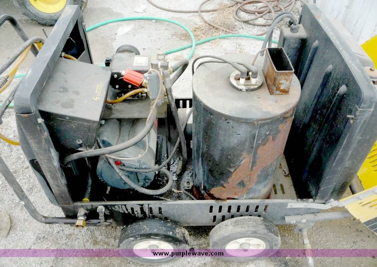 image for item 5147 Landa 4-2000 G-series steam pressure washer