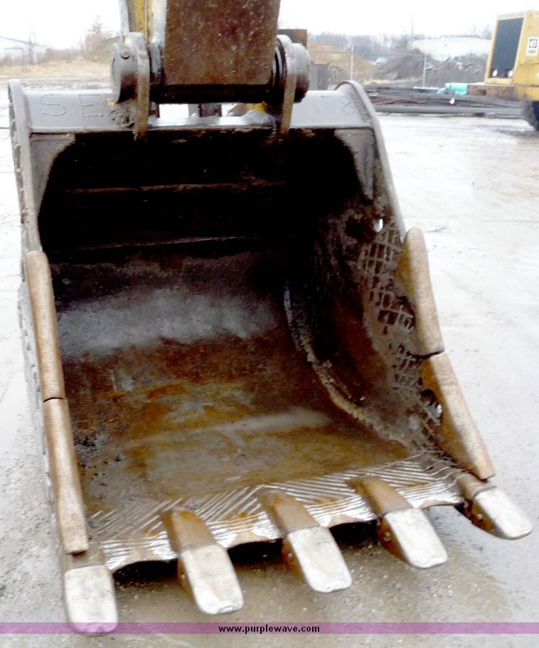 image for item 5151 1999 Caterpillar 330B excavator