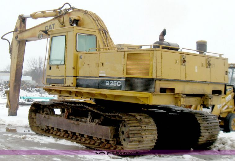 image for item 5152 1989 Caterpillar 235C excavator