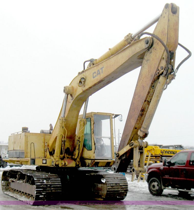 image for item 5152 1989 Caterpillar 235C excavator